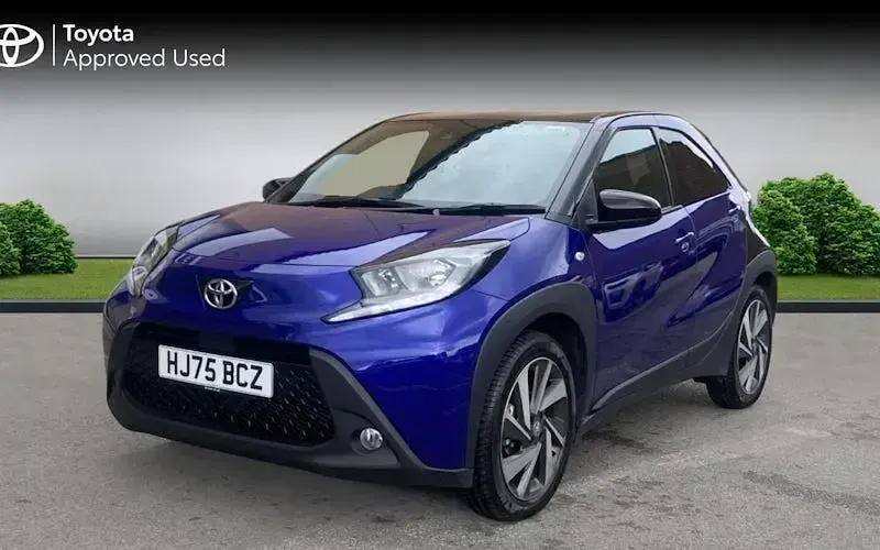 Used Toyota Aygo X 72 HP (52 kW) 2025 Juniper blue bitone SUV