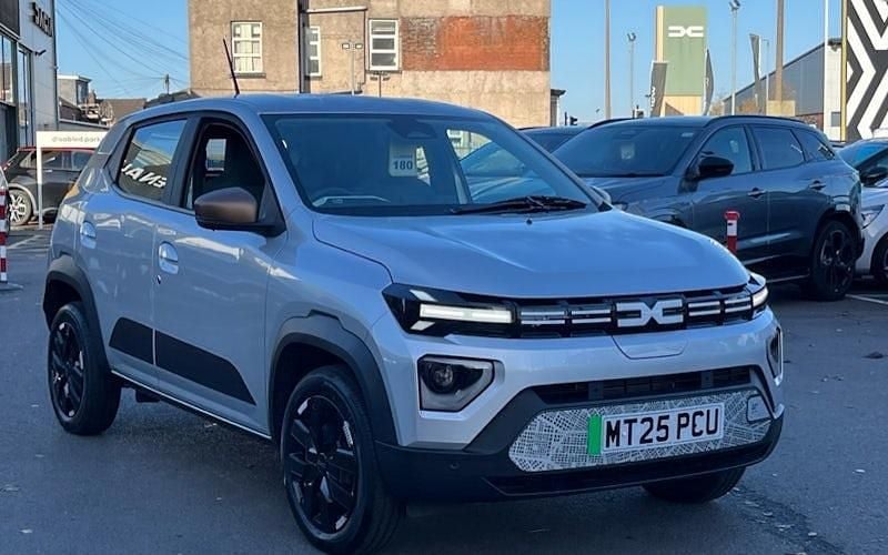 New 2025 Dacia Spring Extreme Hatchback | £11,432 (Fair price) - Image 1/4