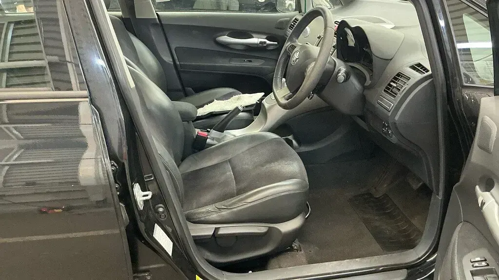 Used Toyota Auris Hybrid 136 HP (100 kW) 2011 Black Hatchback
