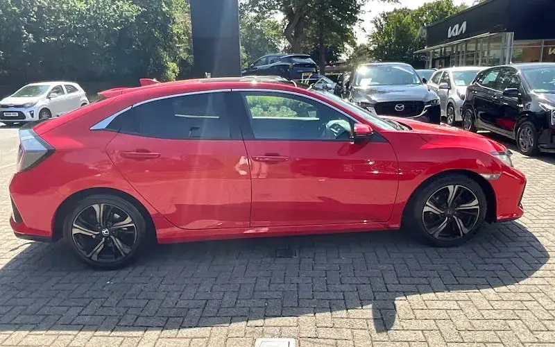 Used Honda Civic EX 129 HP (94 kW) 2018 Red Hatchback