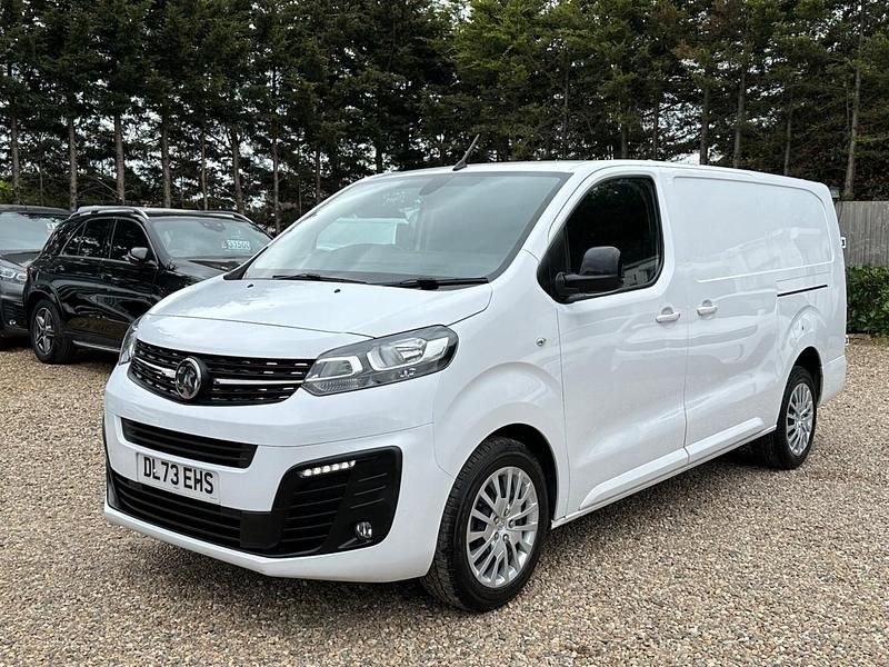 Used Vauxhall Vivaro 145 HP (106 kW) 2023 White MPV