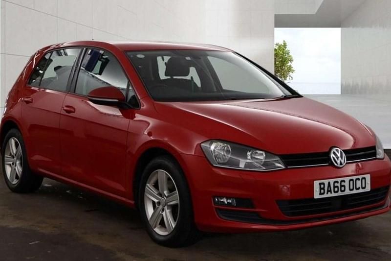 Used VW Golf VII Edition 110 HP (80 kW) 2017 Red Hatchback