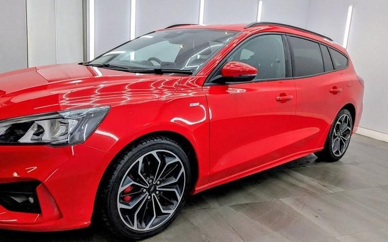 Used Ford Focus ST-Line X 120 HP (88 kW) 2019 Red Estate