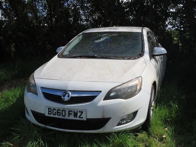 White Used 2010 Vauxhall Astra SRi Hatchback | £499 (Super price) - Image 1/4