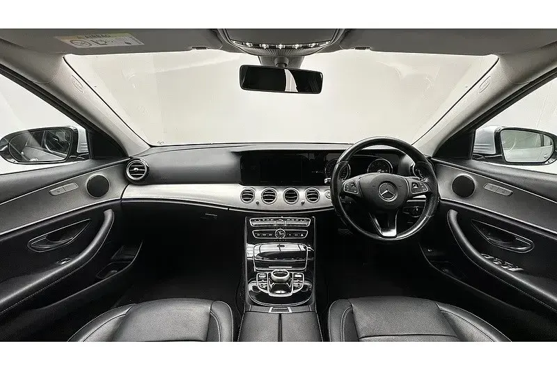 Usado Mercedes E220 SE 194 HP (142 kW) 2017 Prateado Sedan