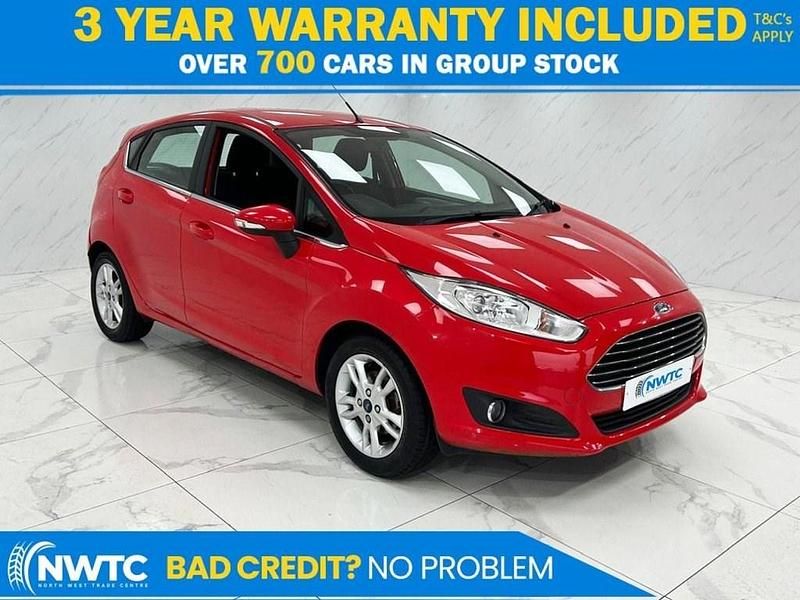Used Ford Fiesta Zetec 100 HP (73 kW) 2015 Red Hatchback