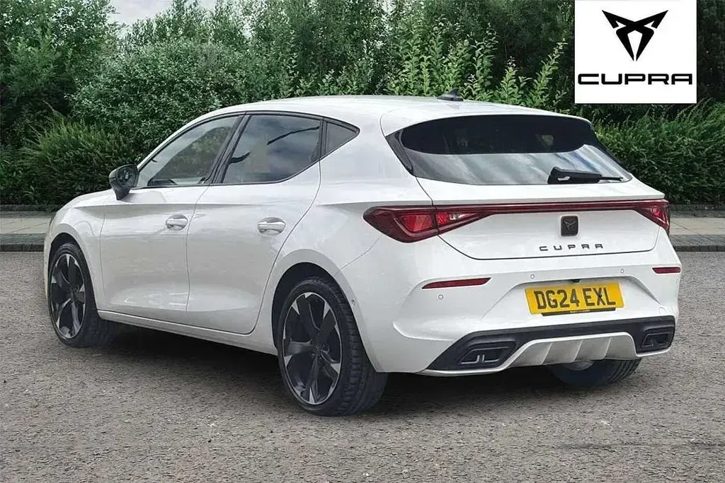 Used Cupra Leon 150 HP (110 kW) 2024 Glacial white Hatchback