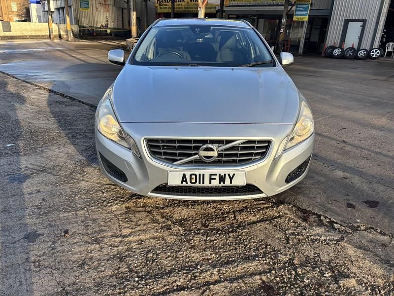 Used Volvo V60 163 HP (119 kW) 2011 Silver Estate