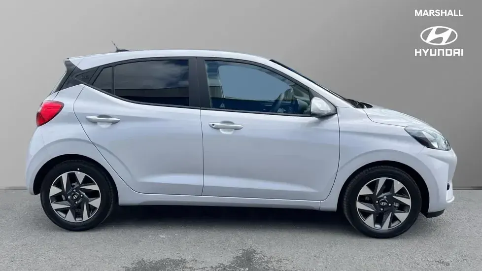 Nuevo Hyundai i10 Advanced Plus 63 CV (46 kW) 2026 Gris Utilitario