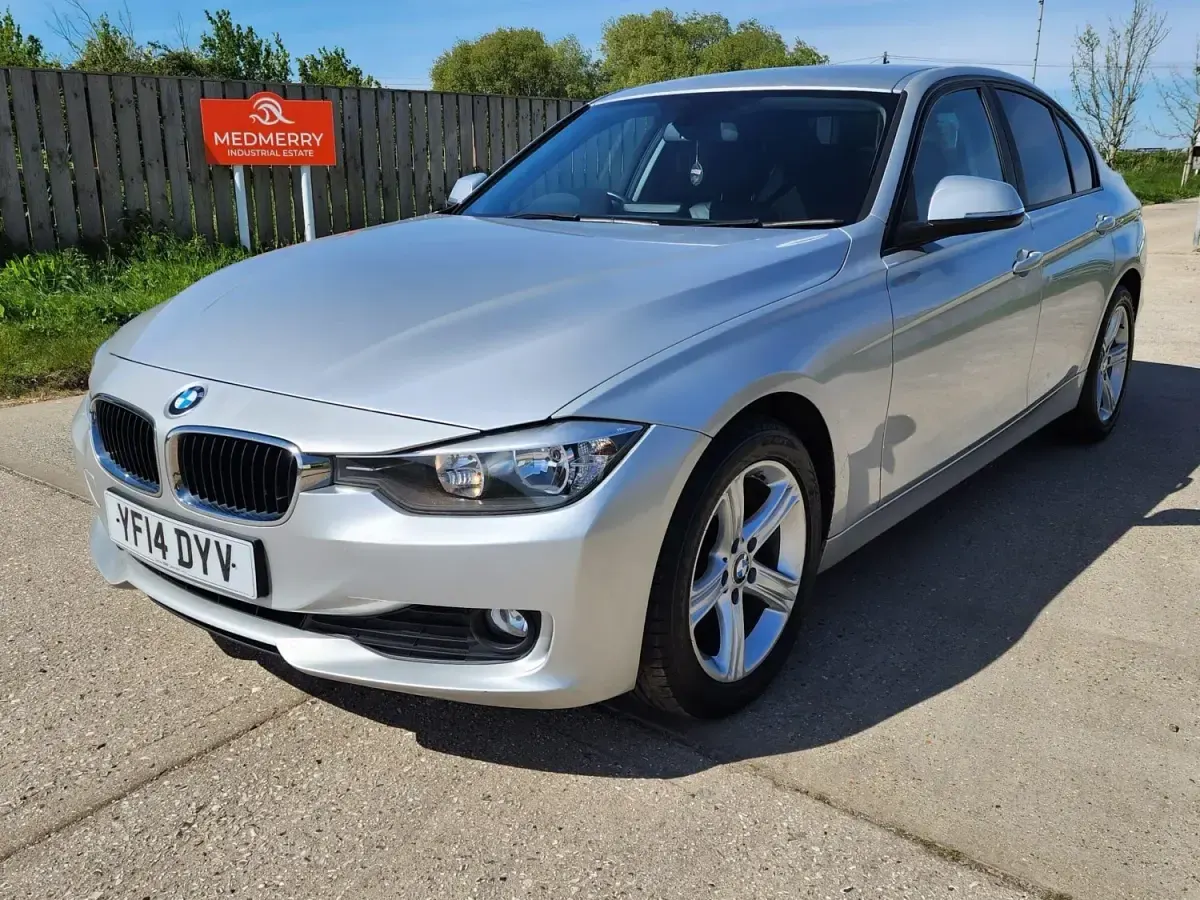 Begagnad BMW 318 2014 Silver Sedan