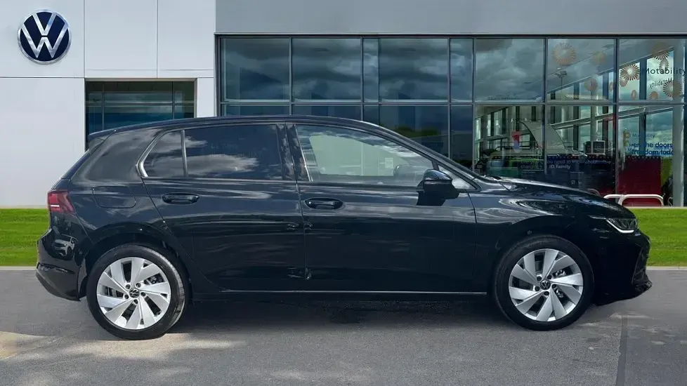 New VW Golf VIII Match 115 HP (84 kW) 2026 Grenadilla black metallic Hatchback