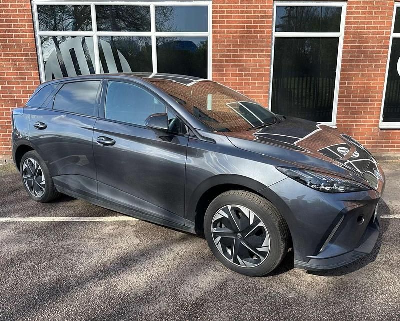 Begagnad MG MG4 EV Trophy 319 kW (435 HK) 2023 Grå Halvkombi