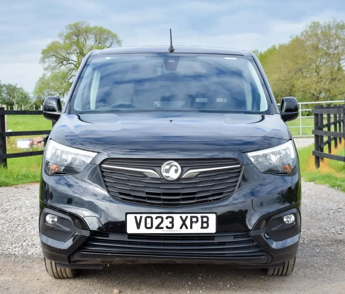 Second-hand Vauxhall Combo 100 CP (73 kW) 2023 Negru Monovolum