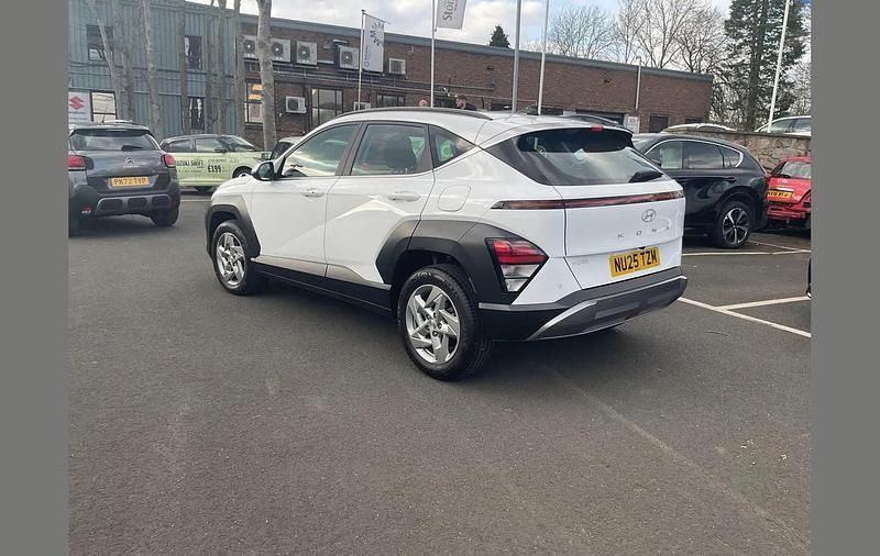 Used Hyundai Kona Advanced 99 HP (72 kW) 2025 White SUV