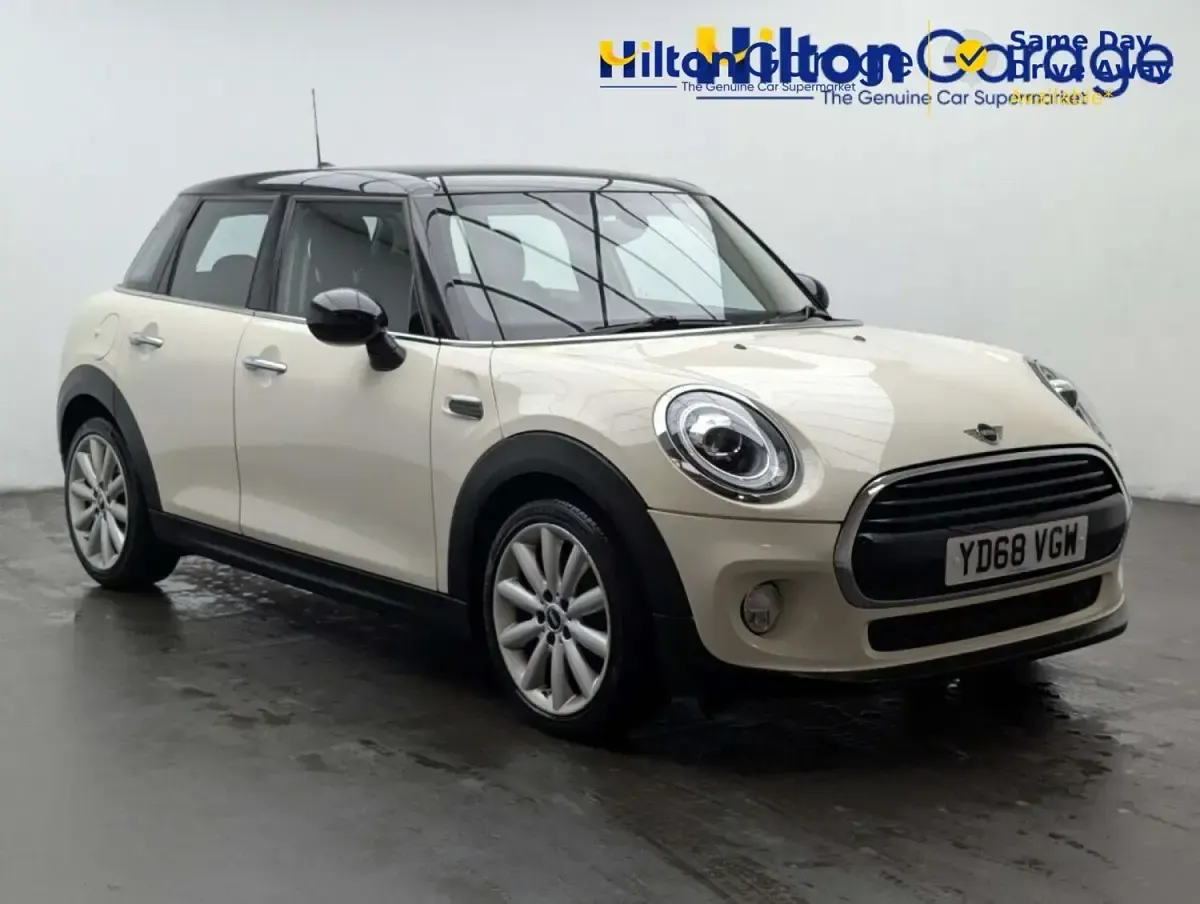 Usado Mini Cooper Classic 136 HP (100 kW) 2019 Branco Citadino