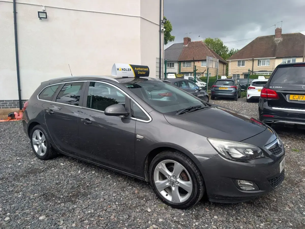 Begagnad Vauxhall Astra SRi 2011 Grå Kombi