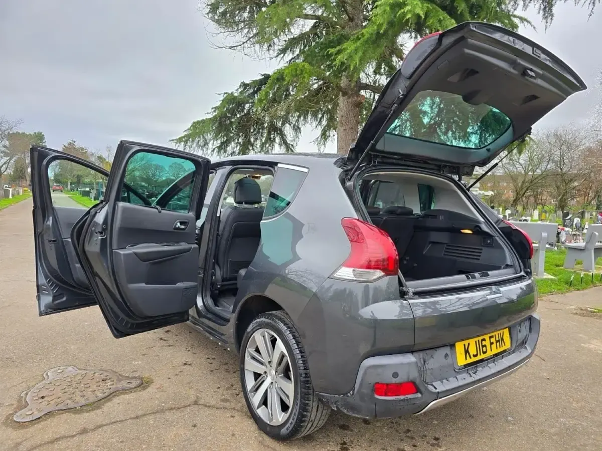 Begagnad Peugeot 3008 Allure 2016 Grå Halvkombi
