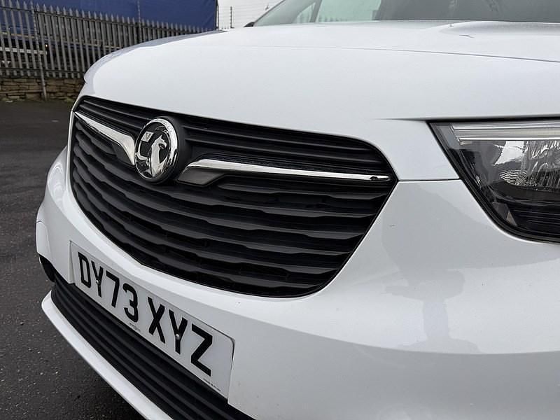 Used Vauxhall Combo 100 HP (73 kW) 2023 White MPV