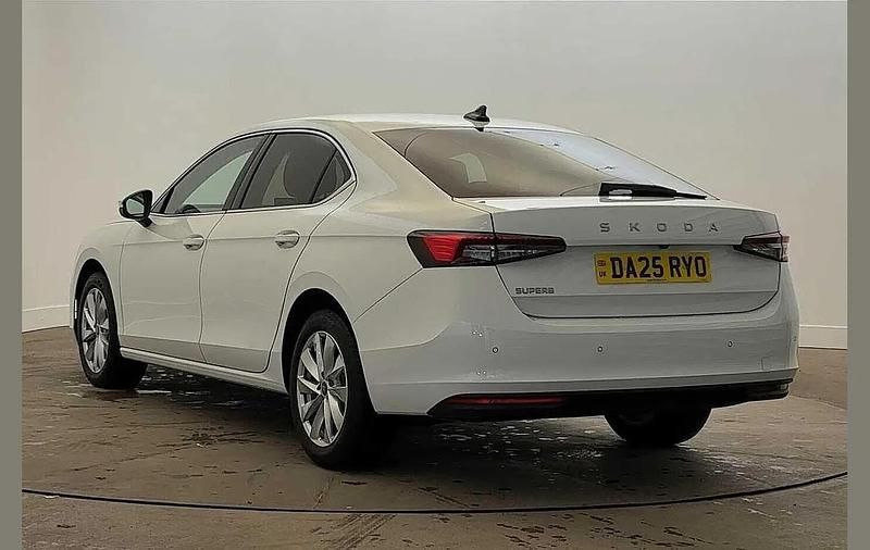 Used Skoda Superb SE Technology 147 HP (108 kW) 2025 Pure white Hatchback