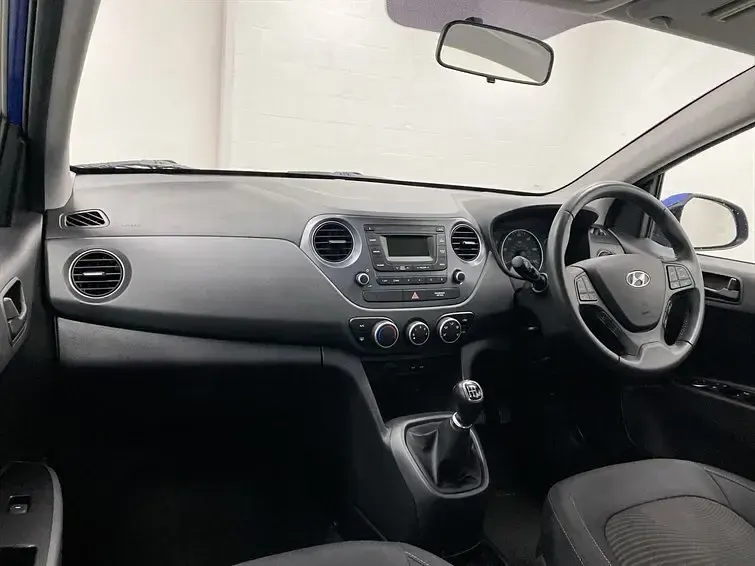 Used Hyundai i10 SE 83 HP (61 kW) 2018 Blue Hatchback