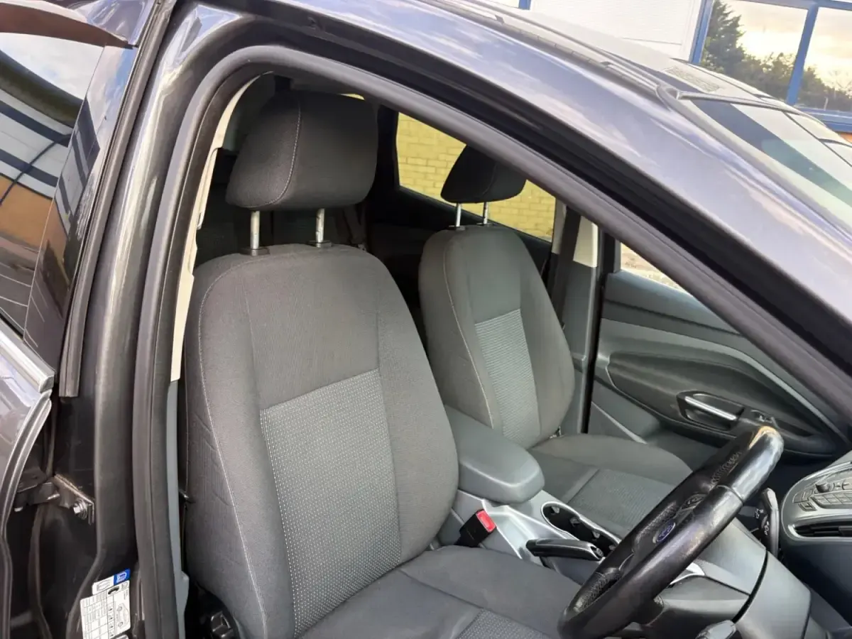 Usado Ford C-MAX Zetec 2015 Cinzento Monovolume