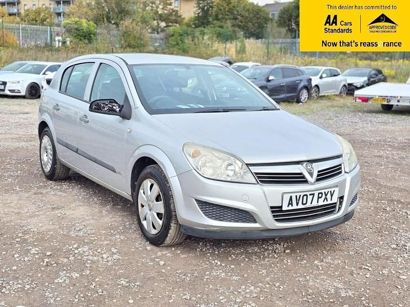 Silver Used 2007 Vauxhall Astra Hatchback | £1,988 (Good price) - Image 1/4