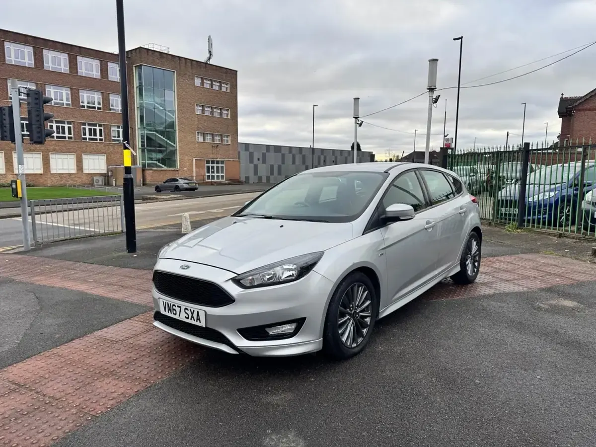Used Ford Focus ST-Line 125 HP (91 kW) 2017 Silver Hatchback