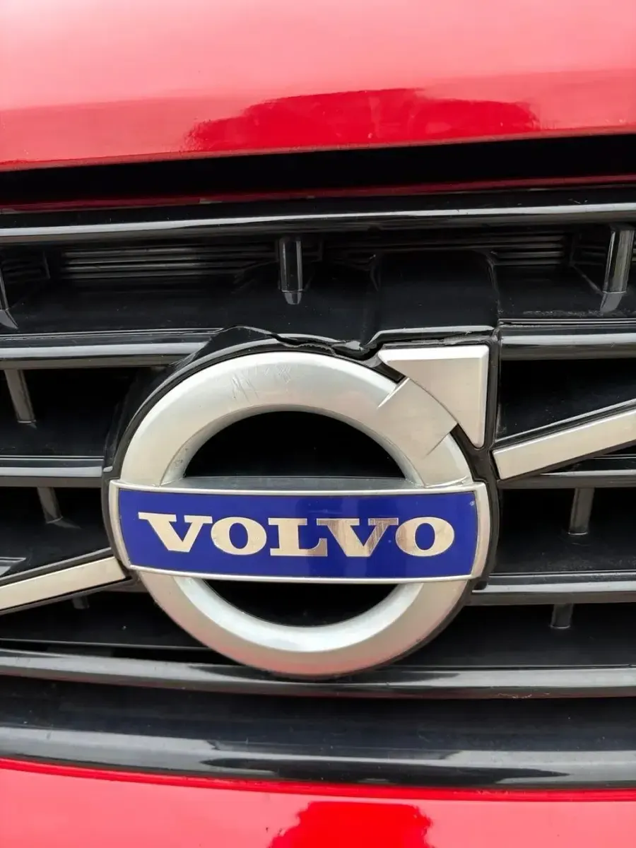 Usado Volvo XC60 R-Design 190 HP (139 kW) 2016 Vermelho SUV