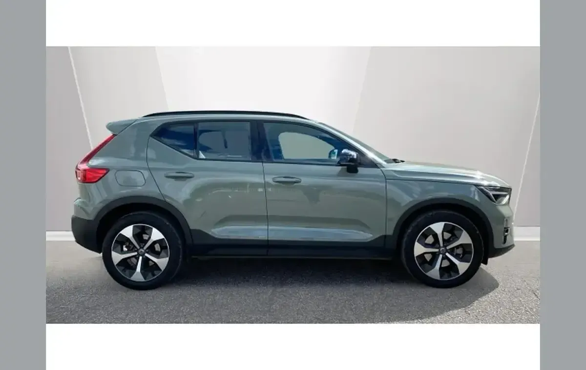 Used Volvo XC40 Plus 161 HP (118 kW) 2025 Green SUV