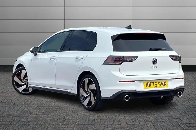 Used VW Golf VIII GTI 265 HP (194 kW) 2025 Pure white Hatchback