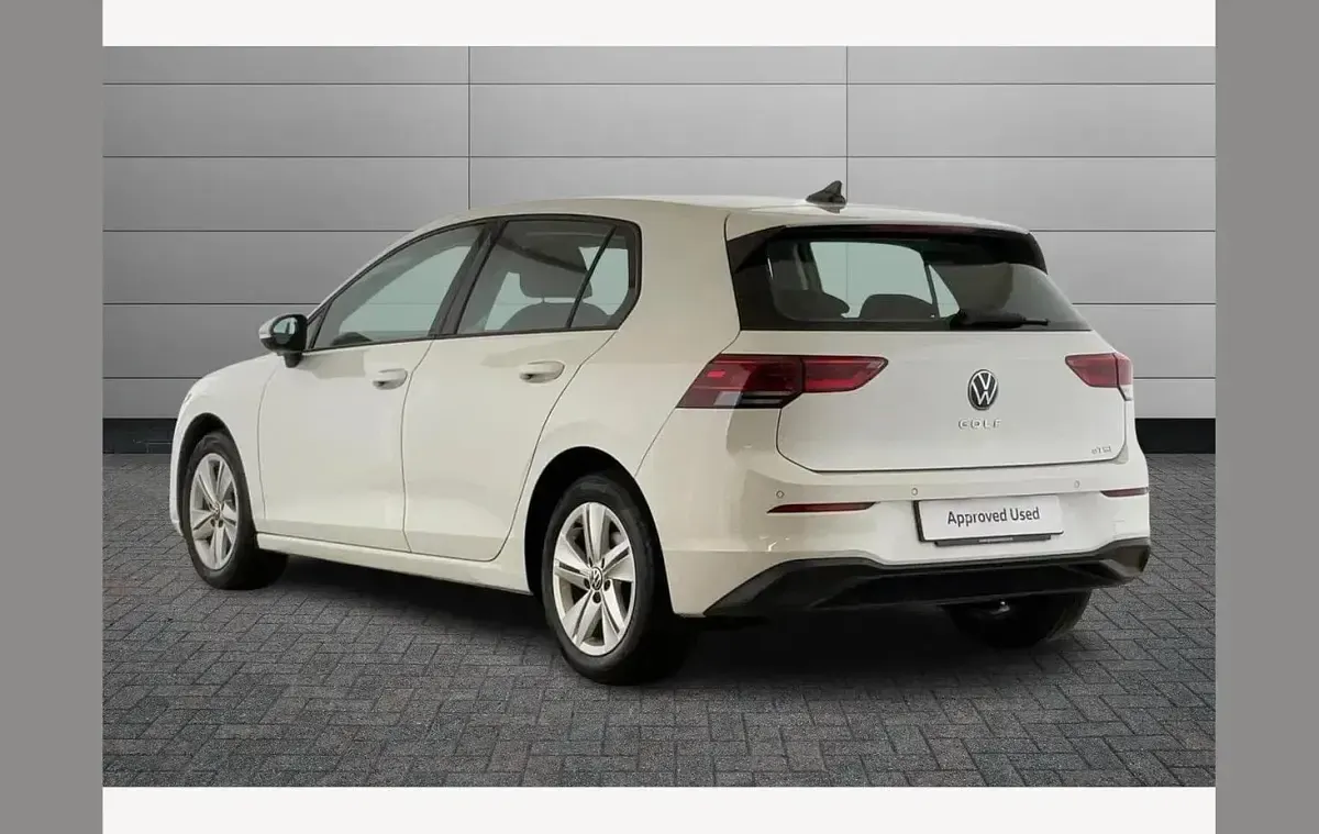 Used VW Golf VIII Life 150 HP (110 kW) 2020 White Hatchback