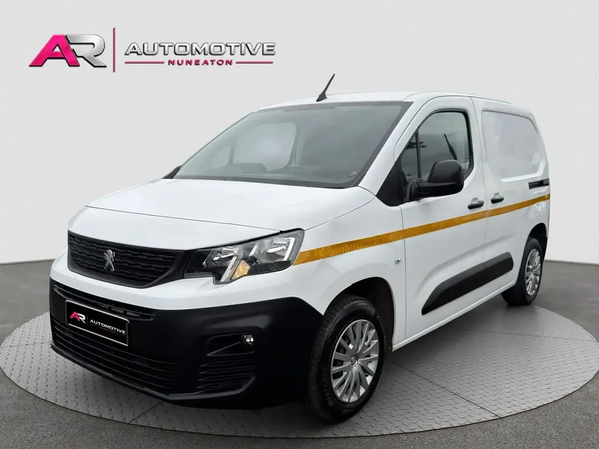 Used Peugeot Partner Premium 131 HP (96 kW) 2021 White MPV