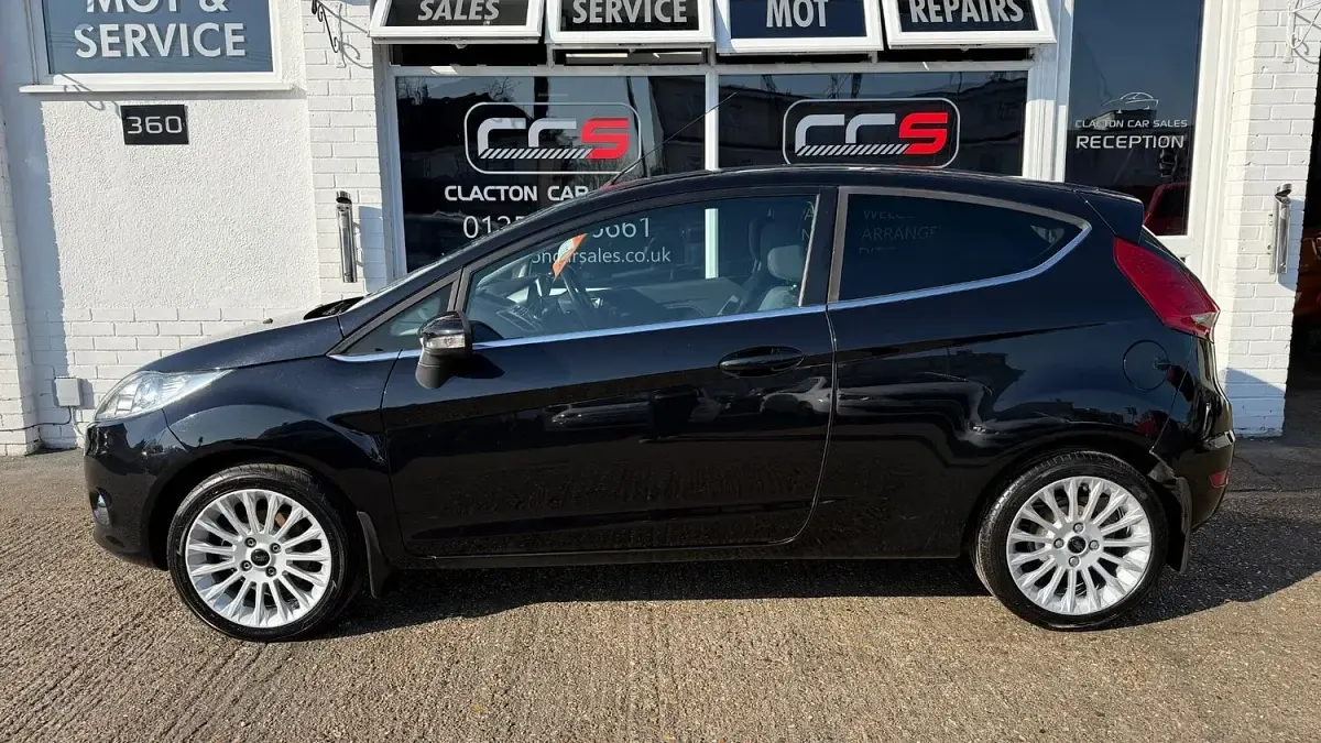 Used Ford Fiesta Titanium 70 HP (51 kW) 2012 Black Hatchback