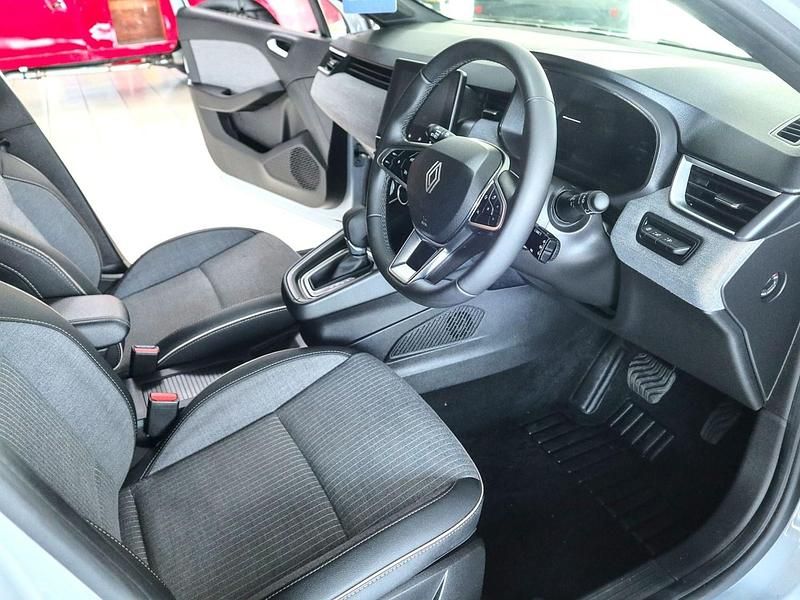 Used Renault Clio V Techno 143 HP (105 kW) 2025 Grey Hatchback