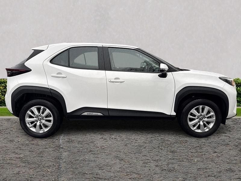 Used Toyota Yaris Hybrid 2023 White Hatchback