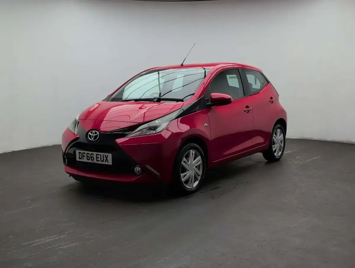 Used Toyota Aygo x-press 69 HP (50 kW) 2016 Red Hatchback