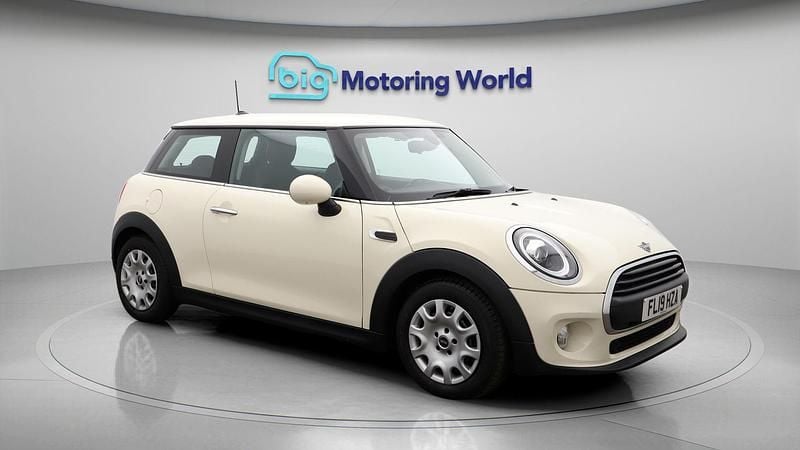 Used 2019 Mini ONE Classic Hatchback | £11,335 (Good price) - Image 1/4