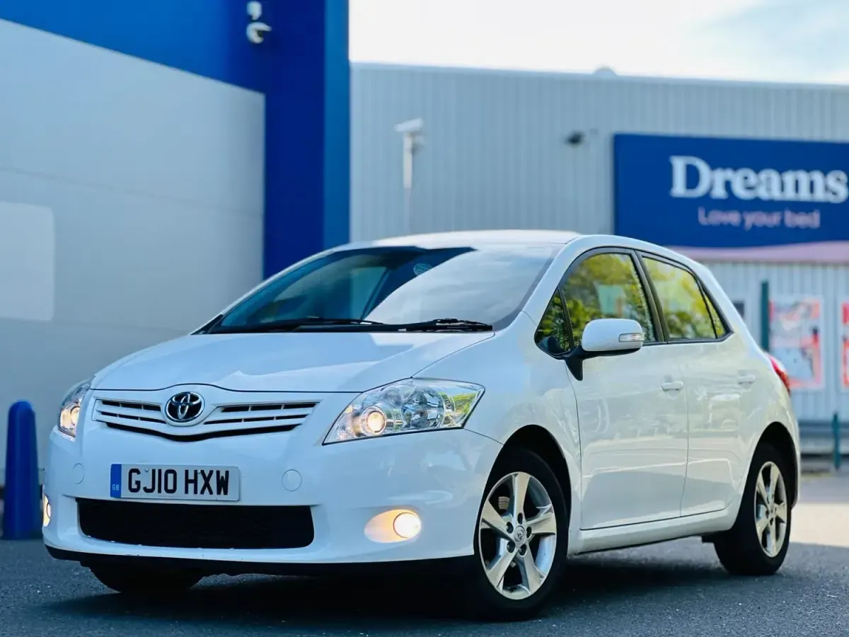 Usado Toyota Auris 2010 Branco Citadino