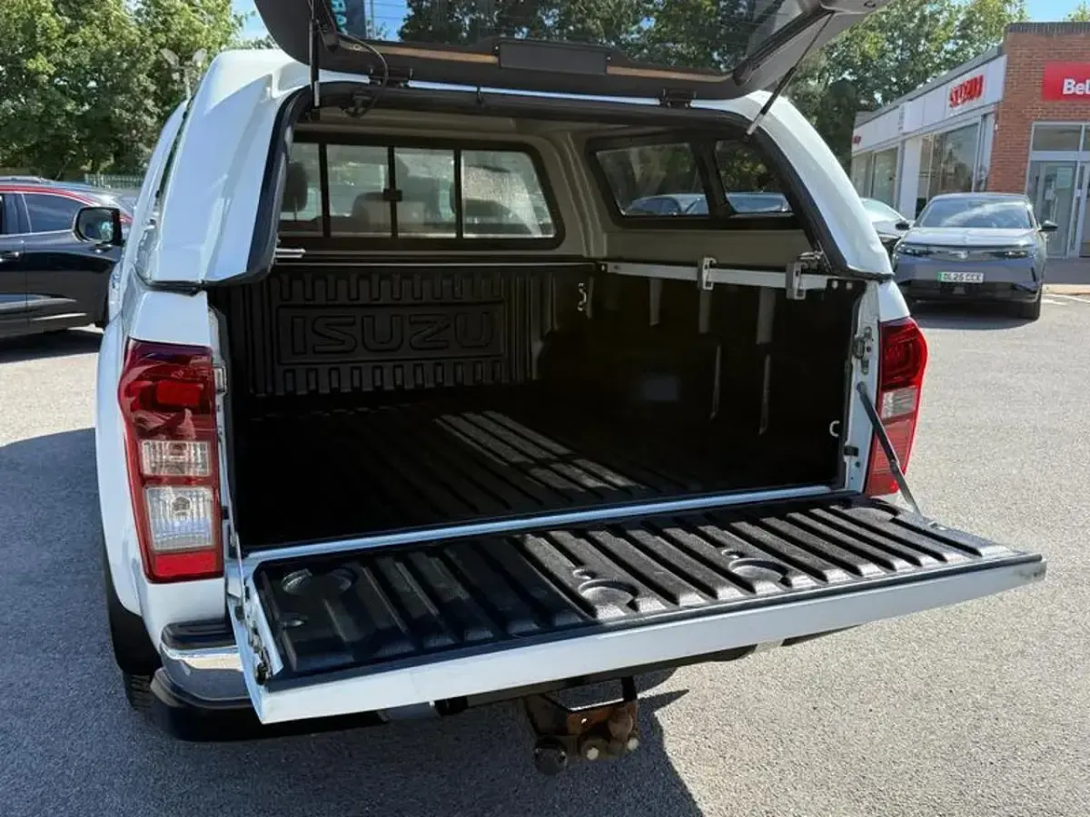 Used Isuzu D-Max 162 HP (119 kW) 2019 White Pickup