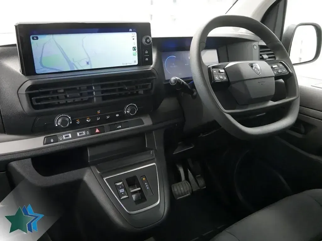Używany Peugeot e-Expert 100 kW (136 KM) 2024 Biały Van