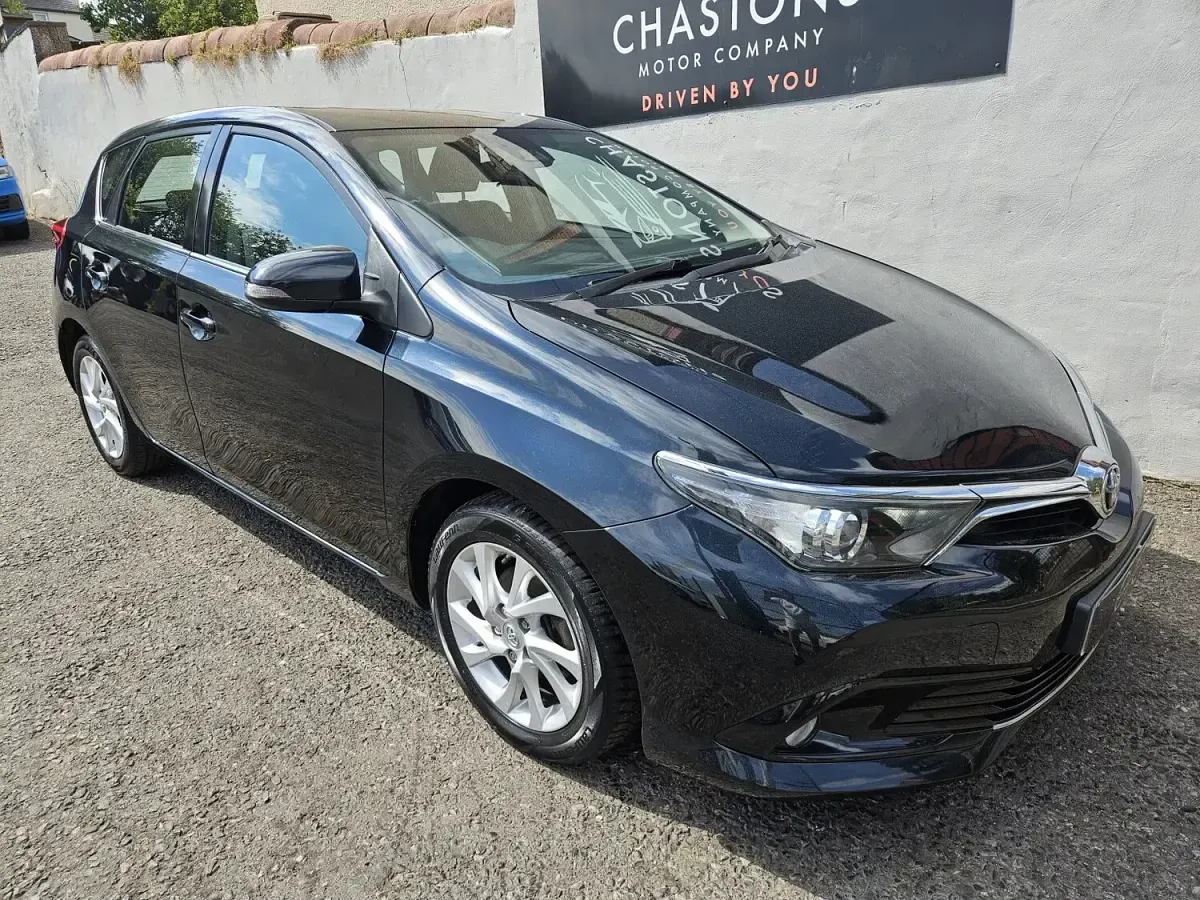 Used Toyota Auris 116 HP (85 kW) 2017 Grey Hatchback