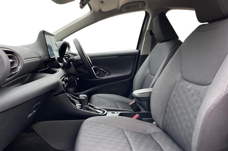 Used Toyota Yaris Hybrid Design 116 HP (85 kW) 2024 Grey Hatchback