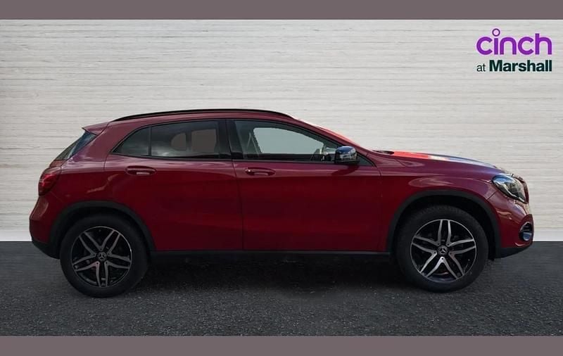Used Mercedes GLA180 Urban 120 HP (88 kW) 2020 Red SUV