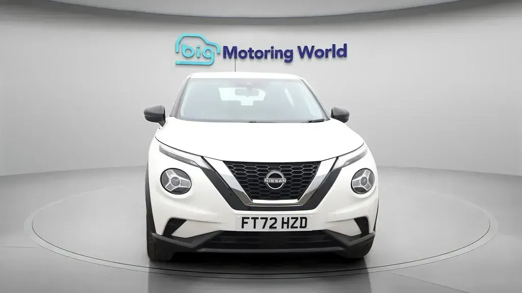 Usado Nissan Juke Acenta 114 HP (83 kW) 2023 Branco SUV