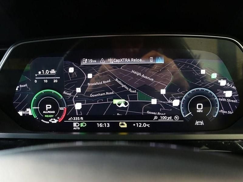 Usado Audi e-tron Black Edition 230 kW (313 HP) 2021 Cinzento SUV