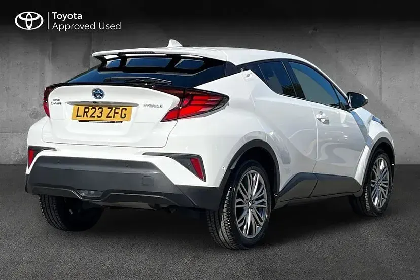 Used Toyota C-HR 120 HP (88 kW) 2023 White SUV