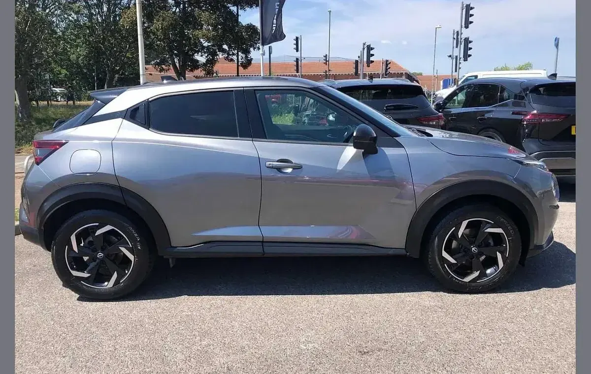 Used Nissan Juke N-Connecta 112 HP (82 kW) 2022 Grey SUV