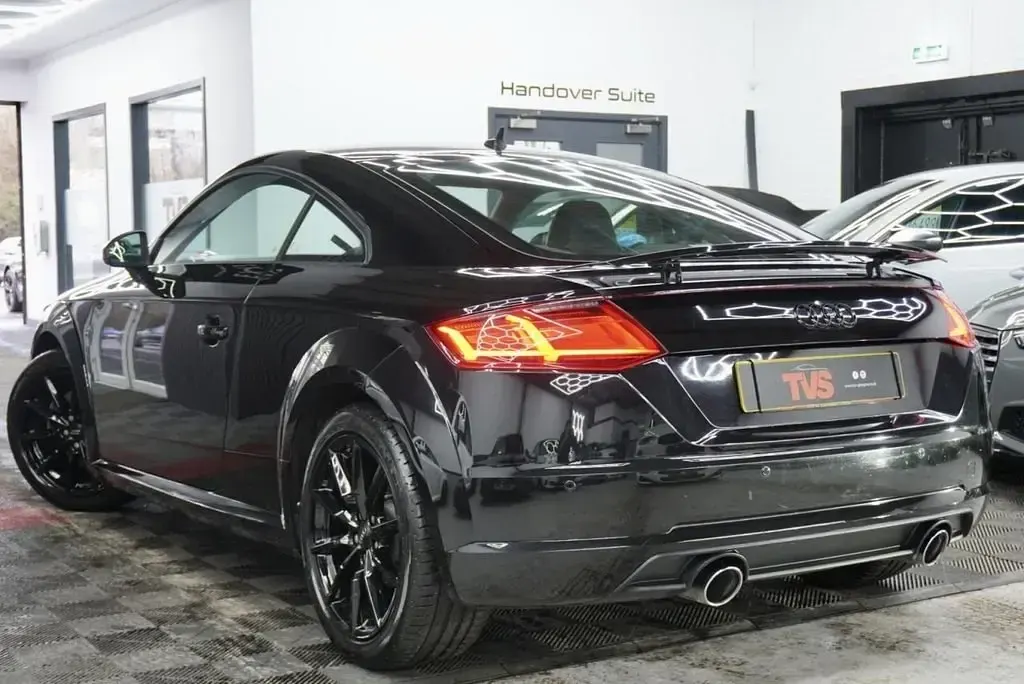 Usado Audi TT Sport 180 HP (132 kW) 2018 Preto Coupé