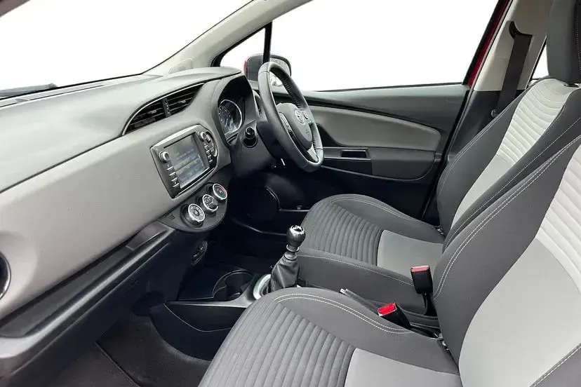 Used Toyota Yaris 109 HP (80 kW) 2019 Red Hatchback