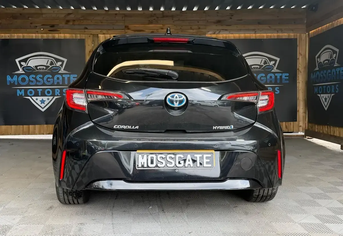 Used Toyota Corolla 122 HP (89 kW) 2019 Black Hatchback
